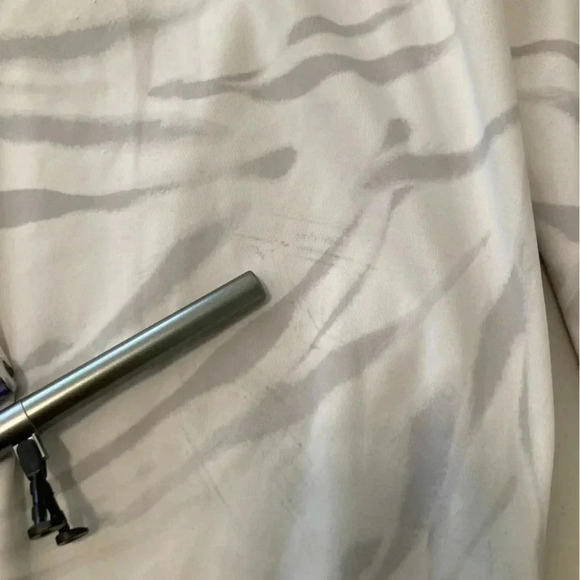 ATHLETA Salutation Stash Gray Zebra Stripe 7/8 Tight Leggings Size Large - Picture 10 of 13